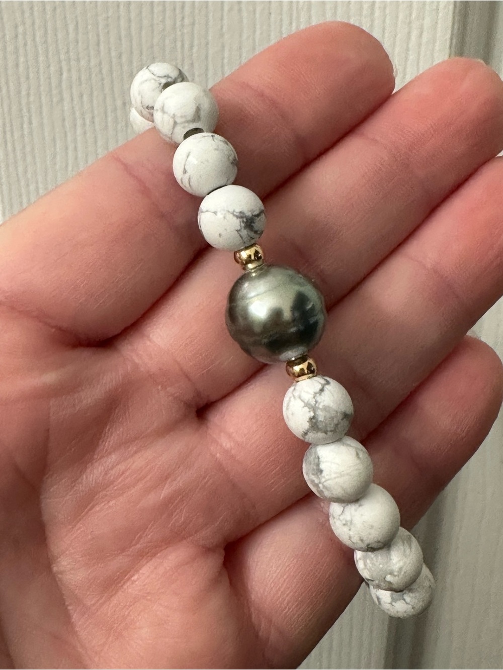 Tahitian Pearl Bracelet White Gray Howlite Beads Silver Blue Pearl 7” NWOT